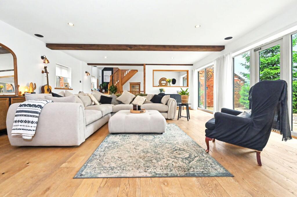 House in Stafford, Eccleshall - More