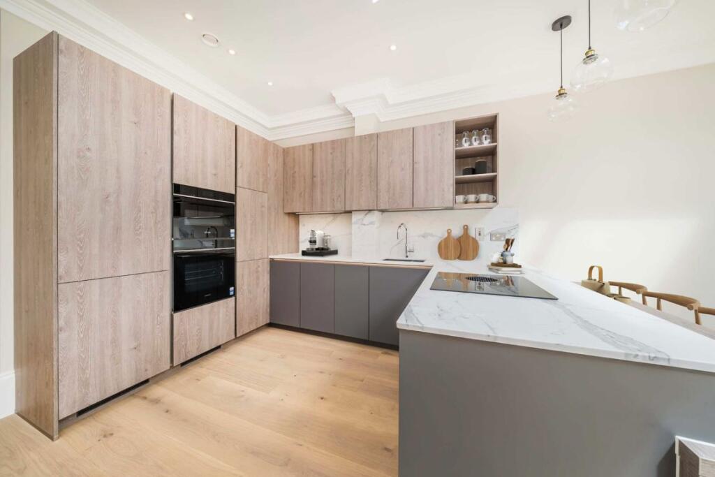 House in Elmbridge, Molesey - View 2