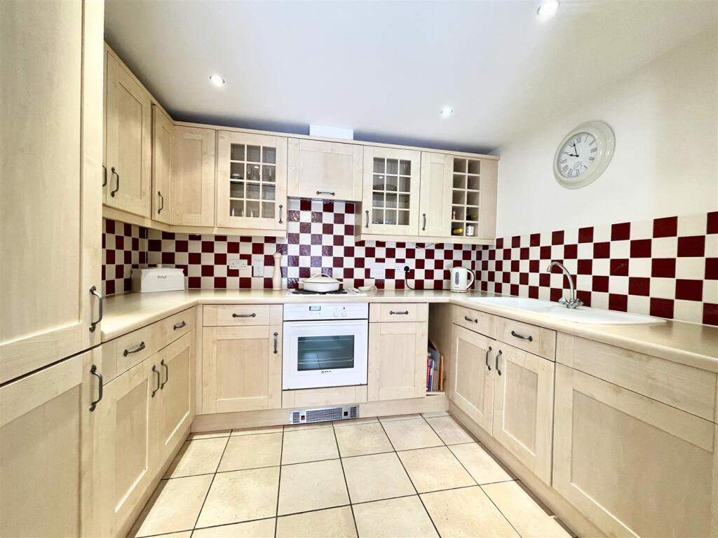 Apartment in Winchester, Northbrook, Bishop's Waltham - View 5