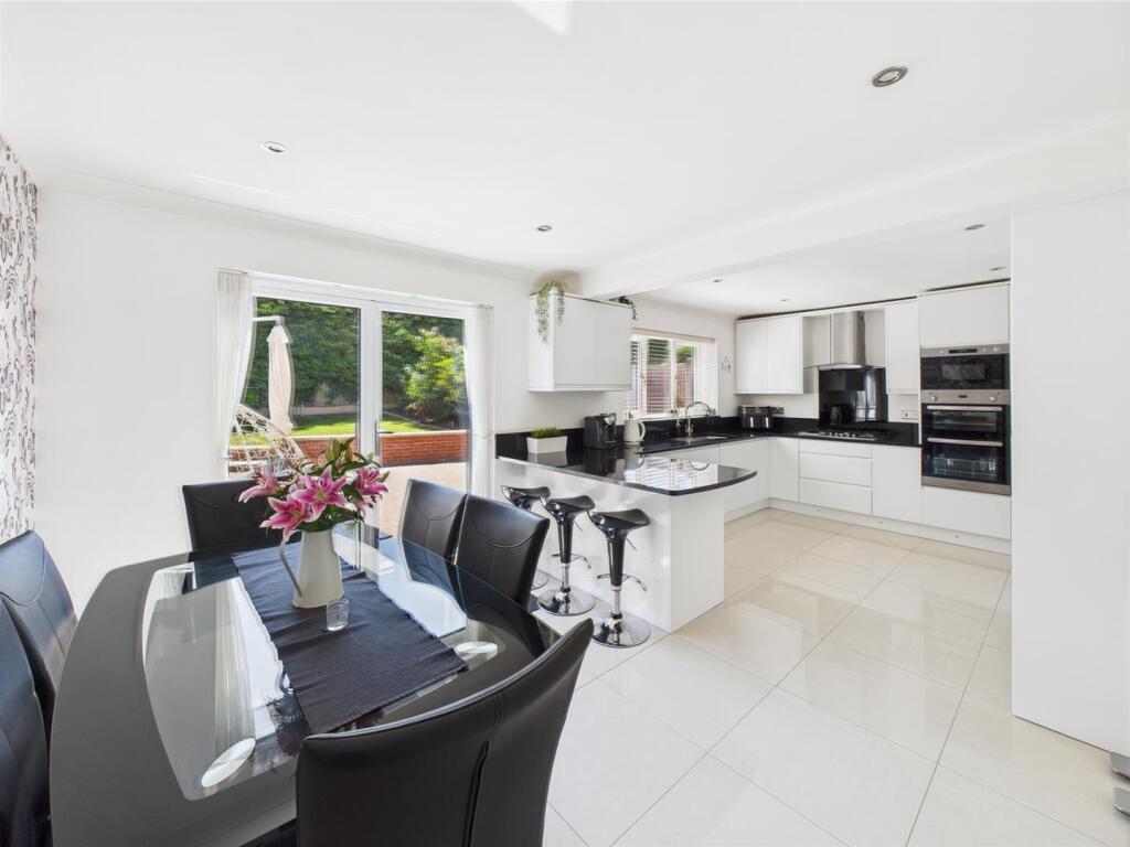 Gleneagles Close, Mickleover, Derby photo 3