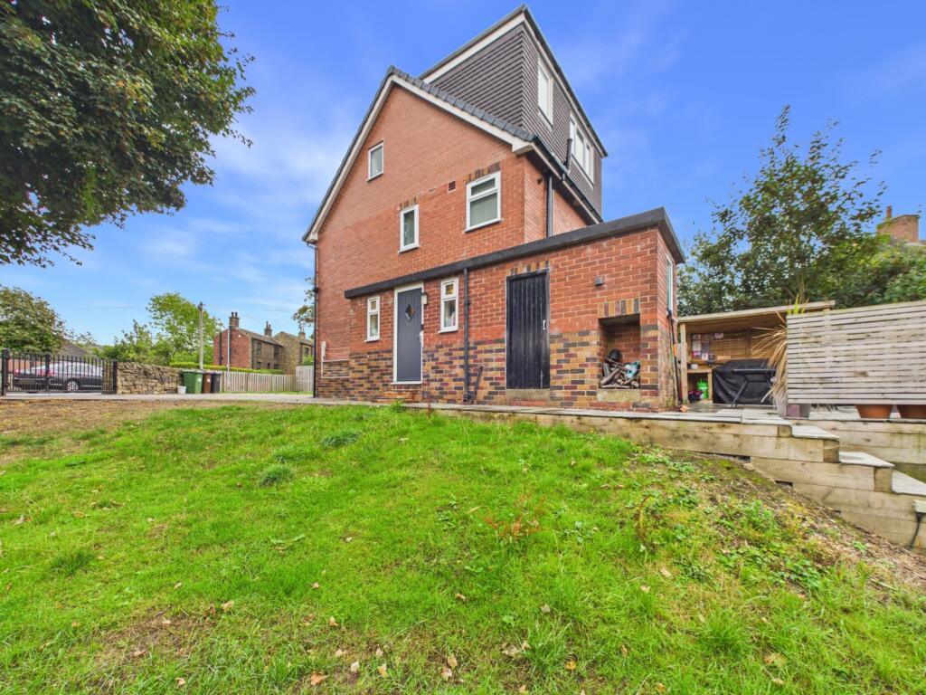 House in Leeds, Gildersome - View 4