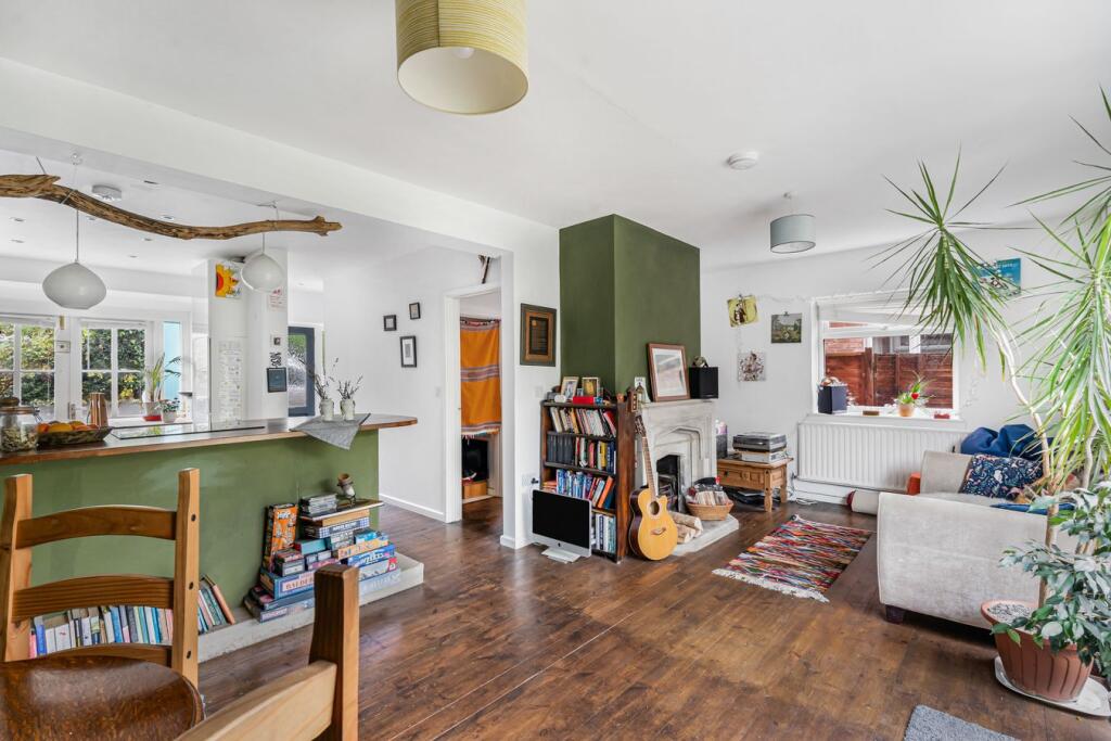 Rodborough Avenue, Stroud, GL5 photo 2