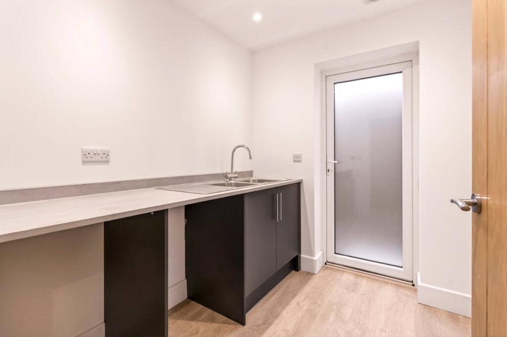 Pavilion Road, Worthing, BN14 photo 5