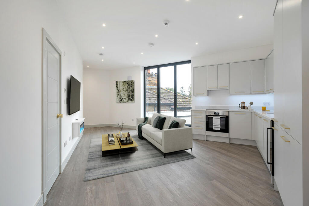 2-bed apartment on Norbury Crescent, London, SW16, £350,000