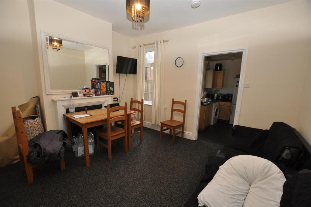 Calais Road, Burton-On-Trent photo 3
