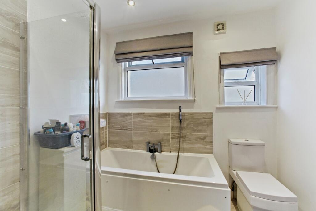 House in Croydon - View 4