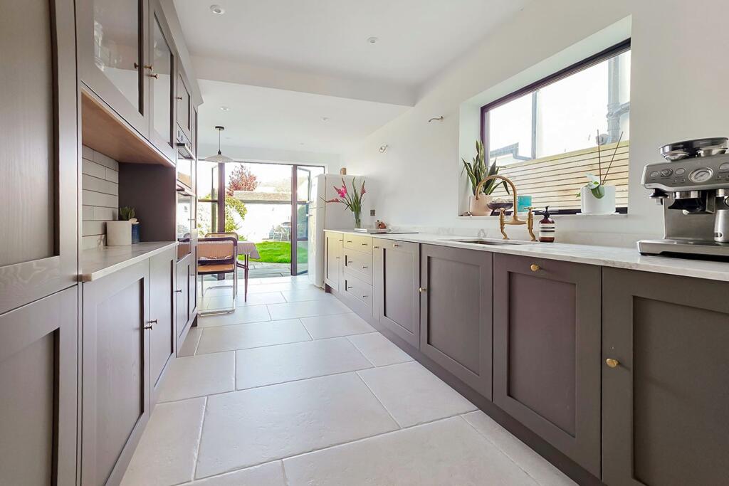 Manor Road, East Preston, BN16 photo 2