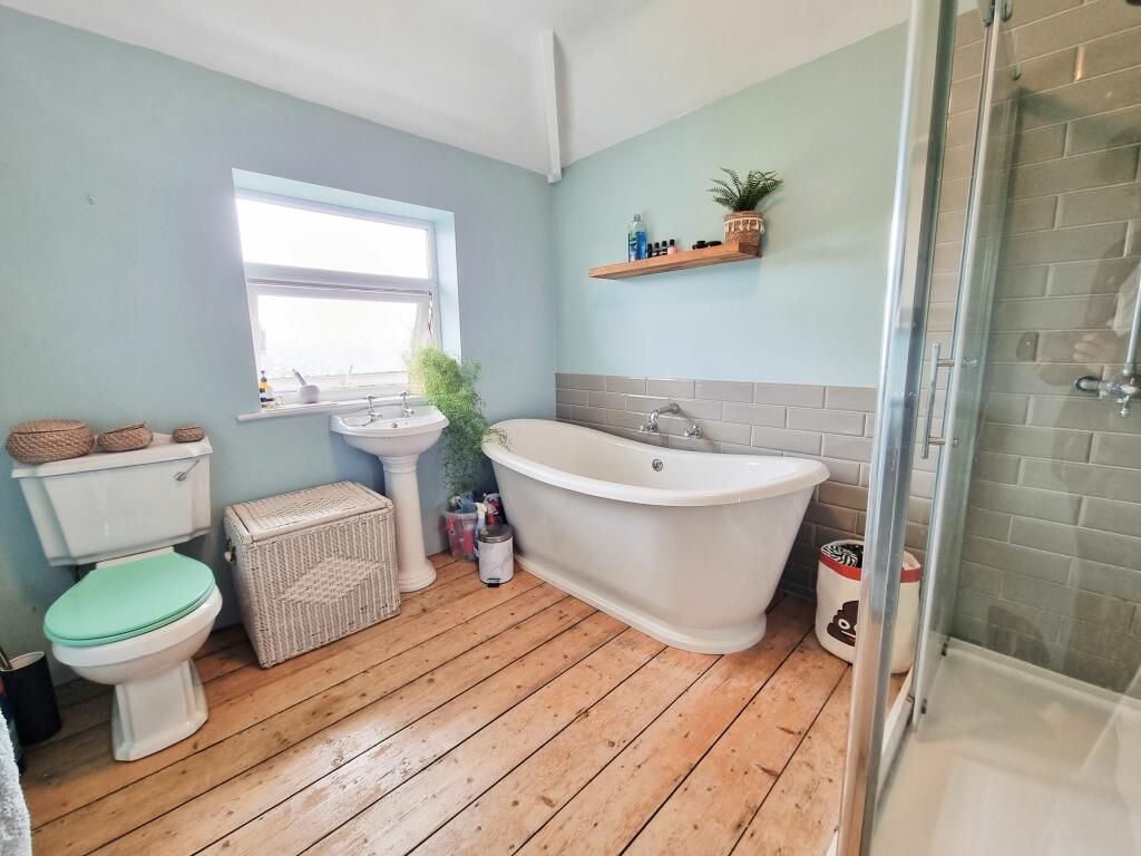 2 bedroom end of terrace house for rent
