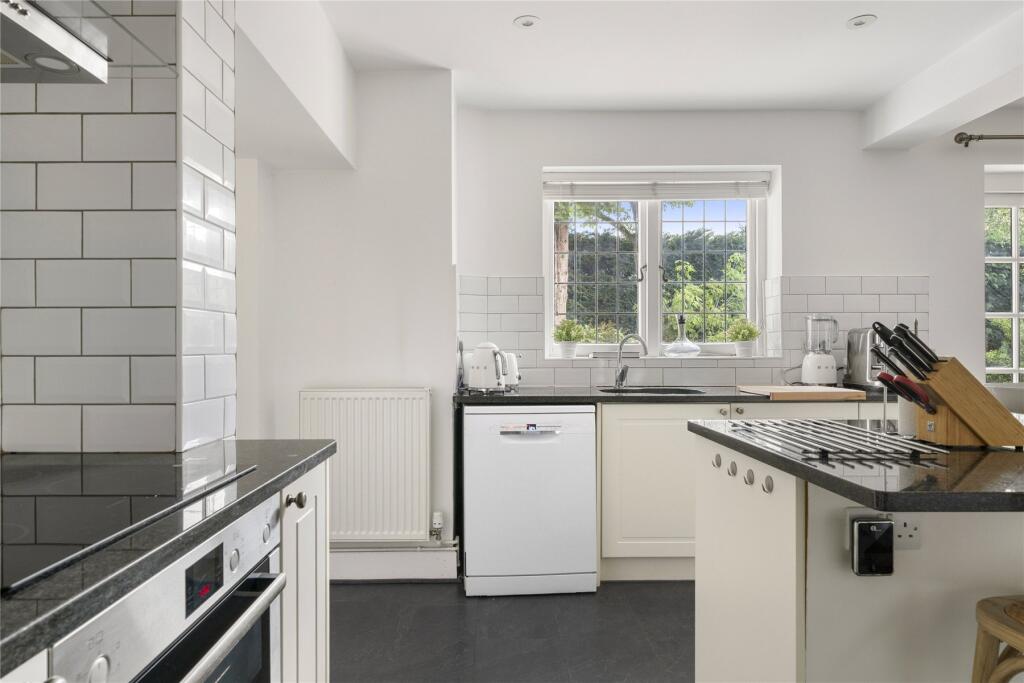 House in Weybridge - View 5