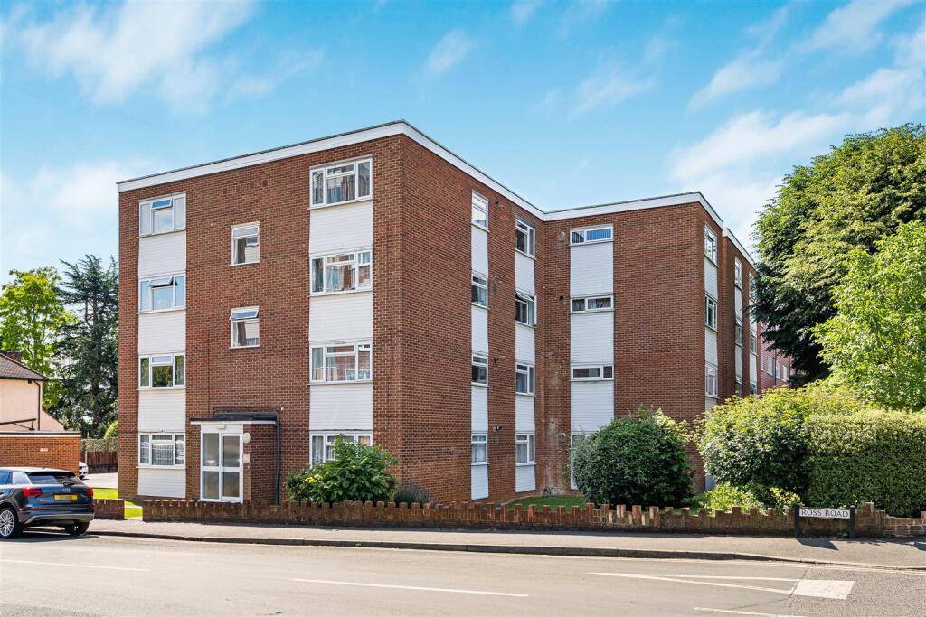 Main image of property: 5 Clarendon Road, Wallington