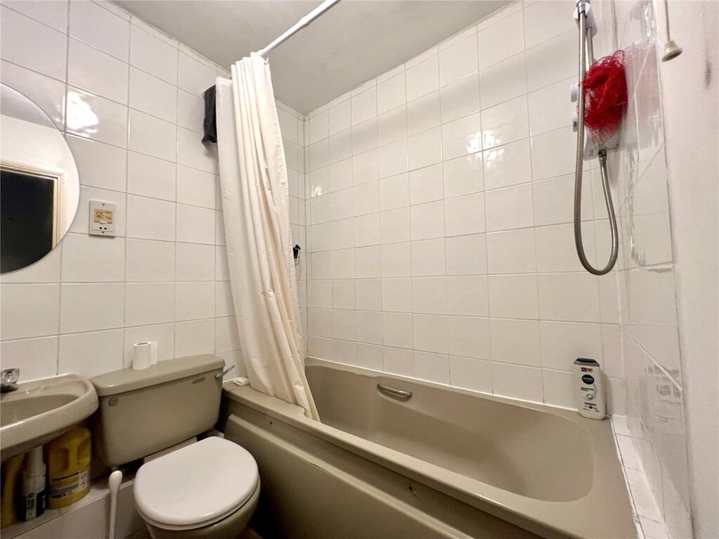 Apartment in Guildford - View 5