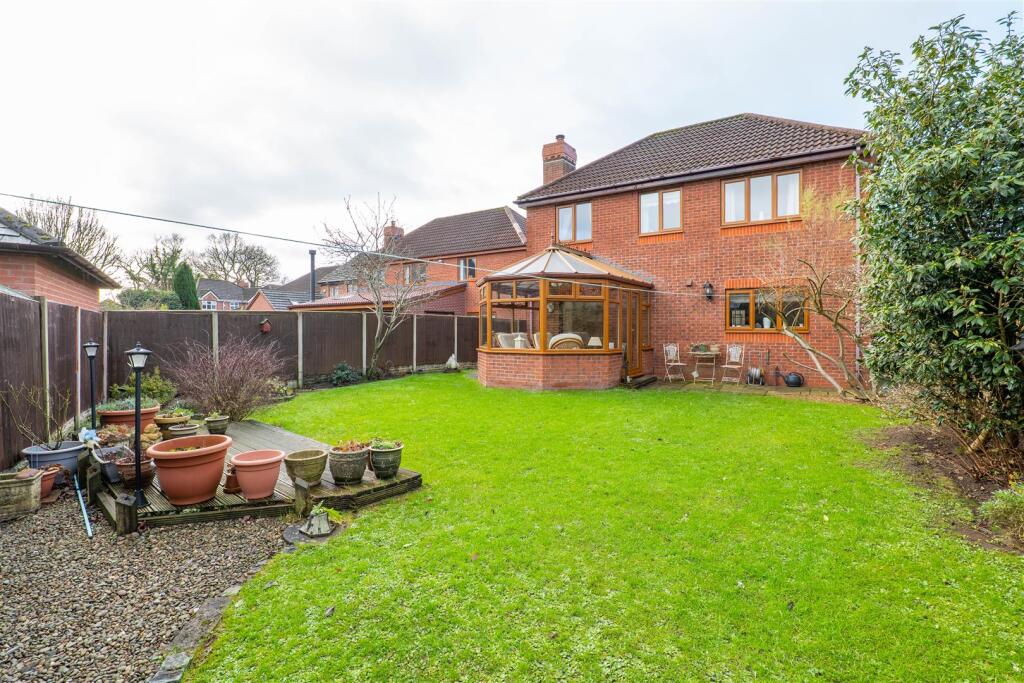 Dunham Drive, Whittle-Le-Woods, Chorley photo 4