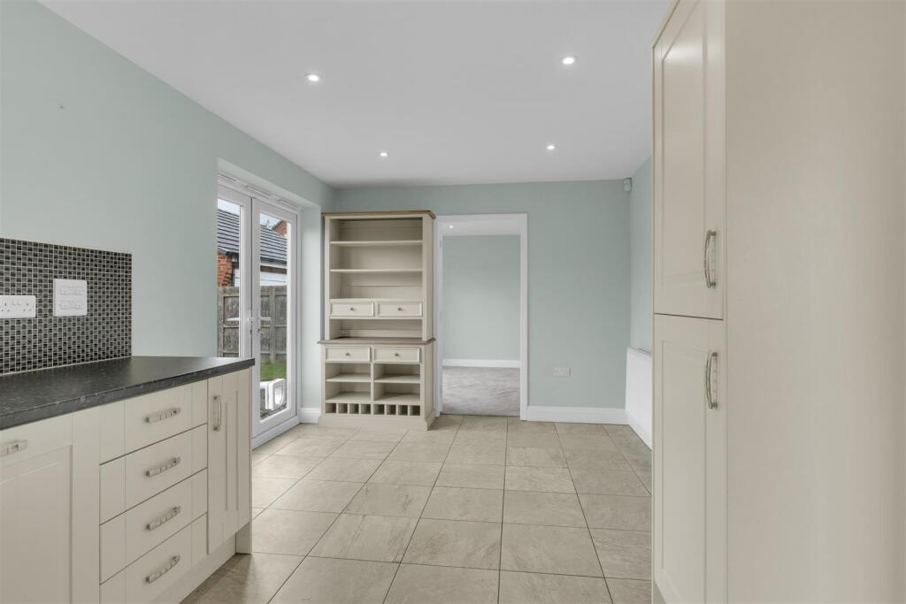 Dent Drive, Thurmaston, Leicester photo 4