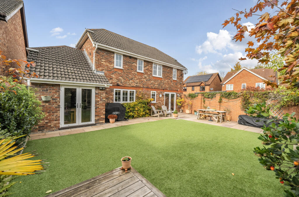 House in Newell Green, Warfield - View 5