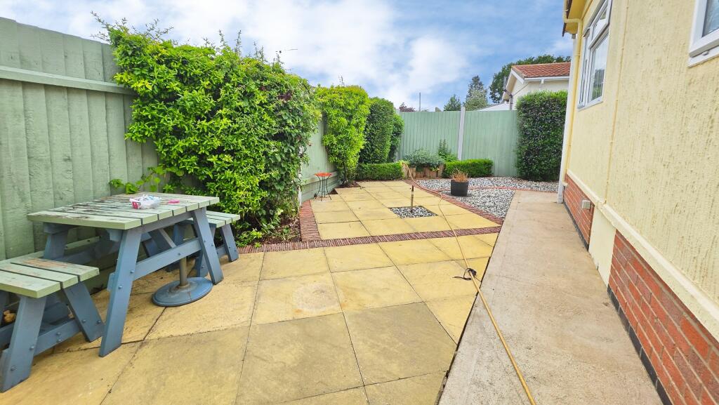Lindum Park, Ruskington, NG34 photo 3