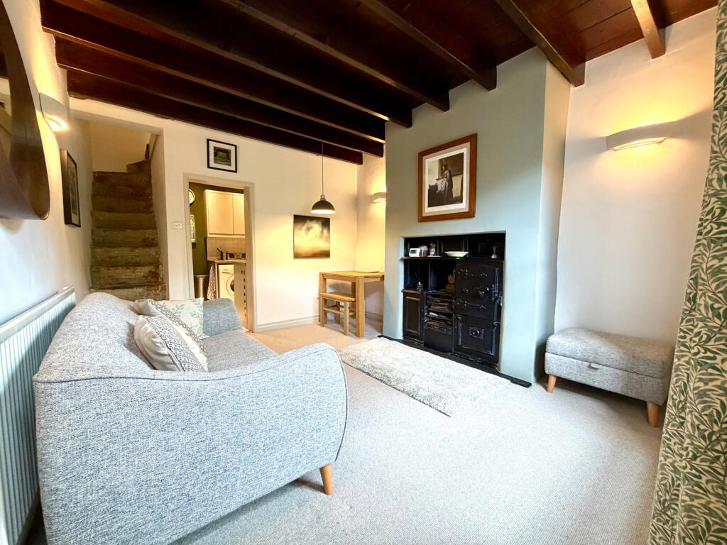 Apartment in Sheffield, Hill Side, Penistone - View 2