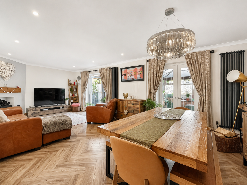 House in Llantwit Fardre, Upper Church Village - More