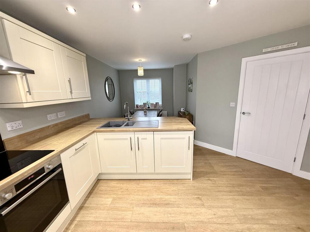 Lowther Avenue, Moulton, Spalding photo 3
