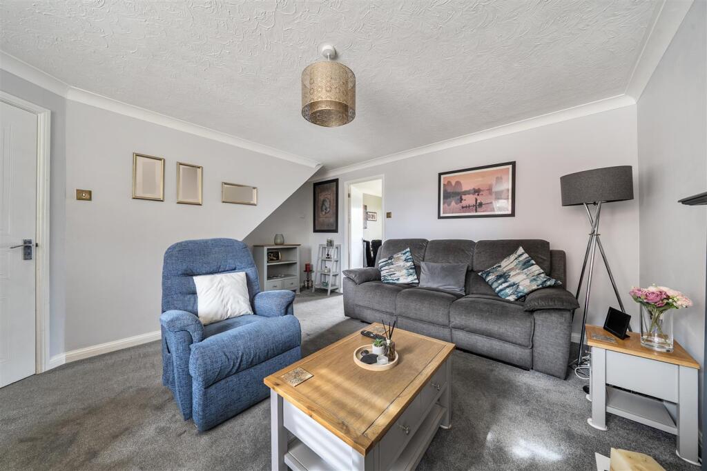 Hilltop Drive, Oakham, Rutland photo 4