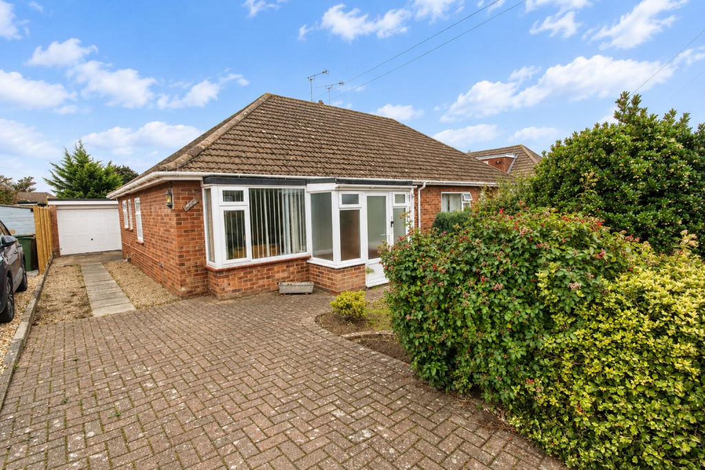 3-bed semi-detached on Falcon Road West, Sprowston, £270,000