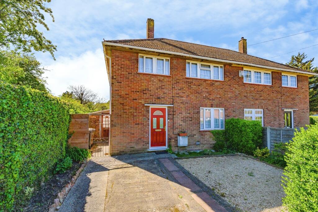 Main image of property: Montague Avenue, LUTON, Bedfordshire, LU4