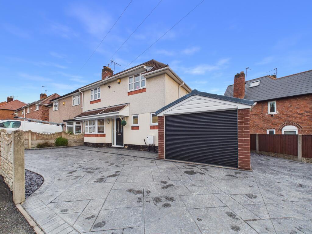 3-bed semi-detached on Queens Avenue, Ilkeston, £220,000