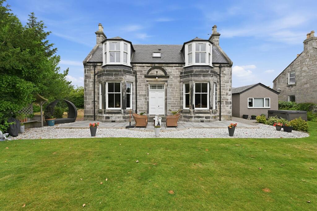 Main image of property: 2 Venturefair Avenue, Dunfermline, KY12 0PF