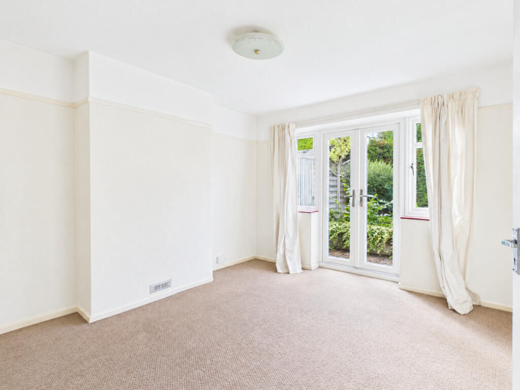 House in Reading, Lower Earley, Earley - View 4