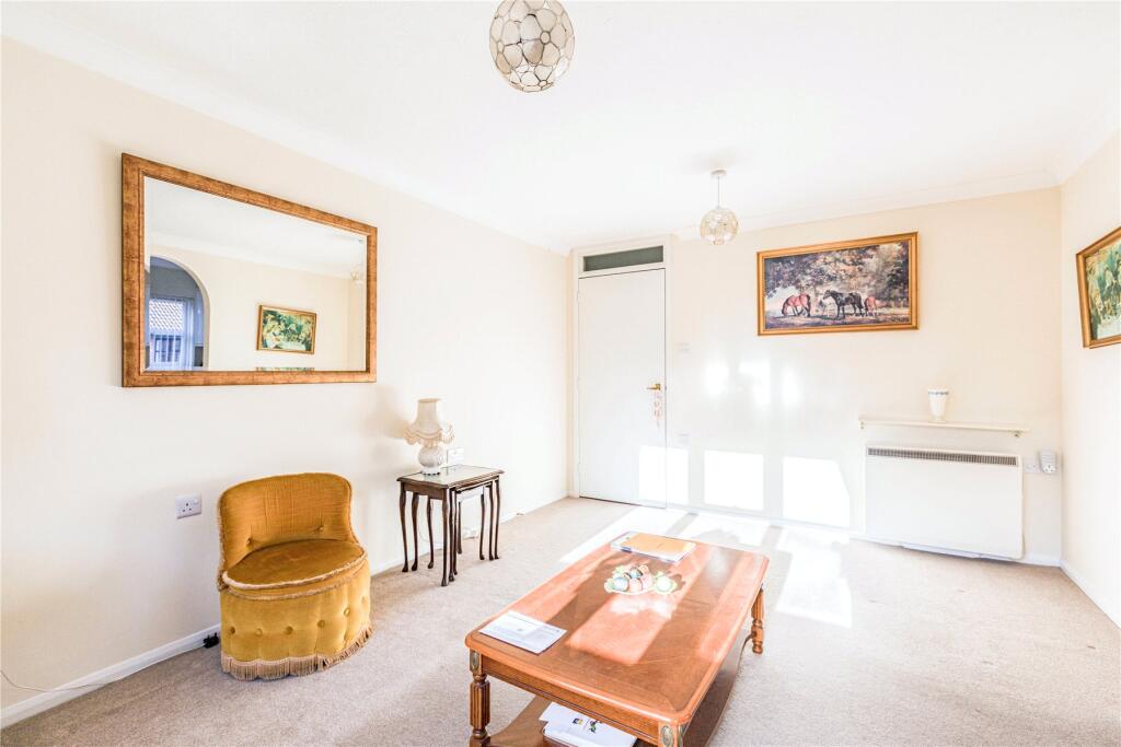 Pitson Close, Addlestone, Surrey, KT15 photo 3