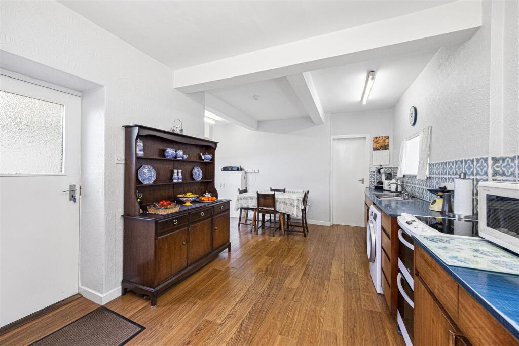 House in Balmullo, Lucklawhill - More