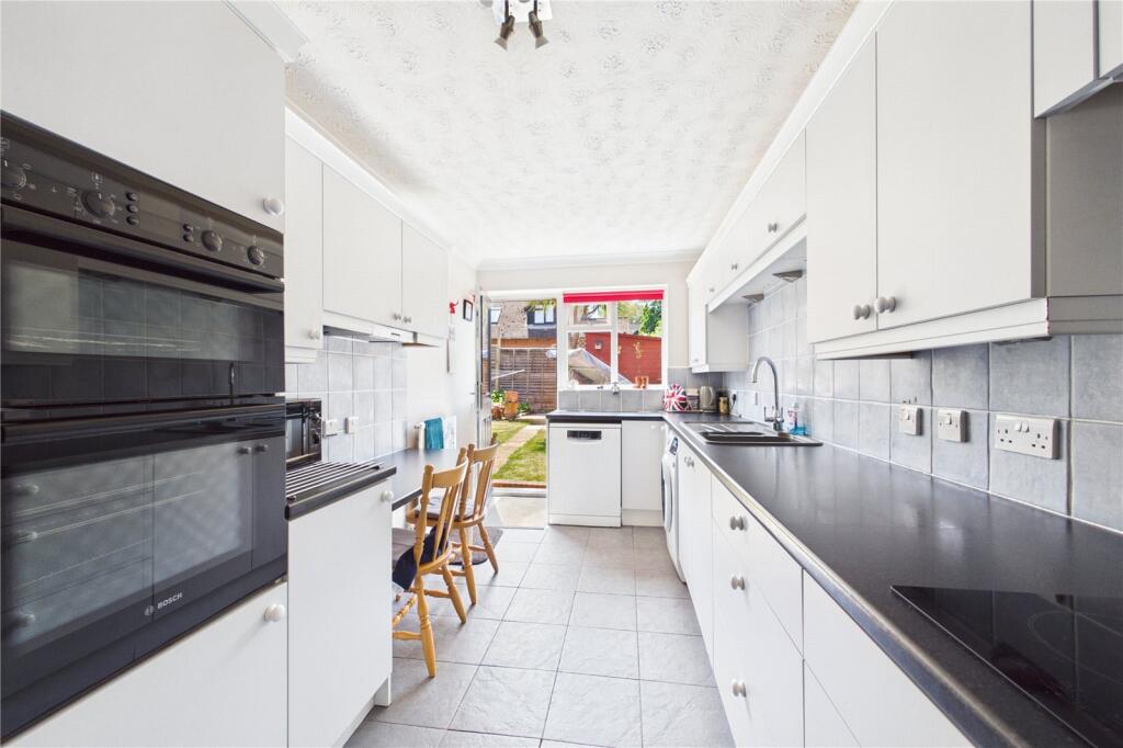 Ashton Close, Tilehurst, Reading, Berkshire, RG31 photo 3