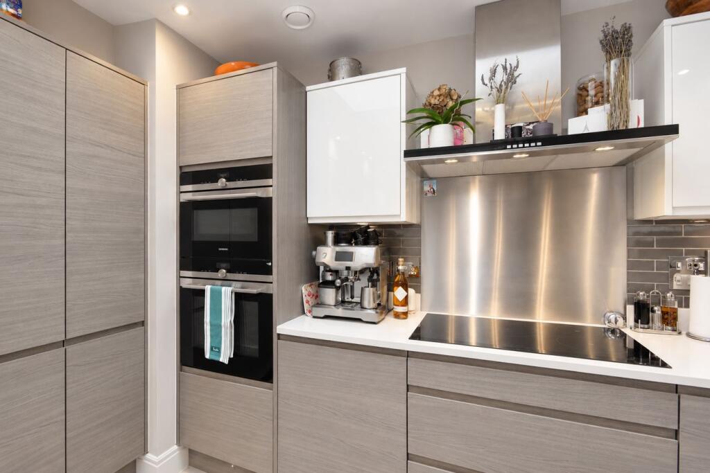 Apartment in Weybridge - View 4