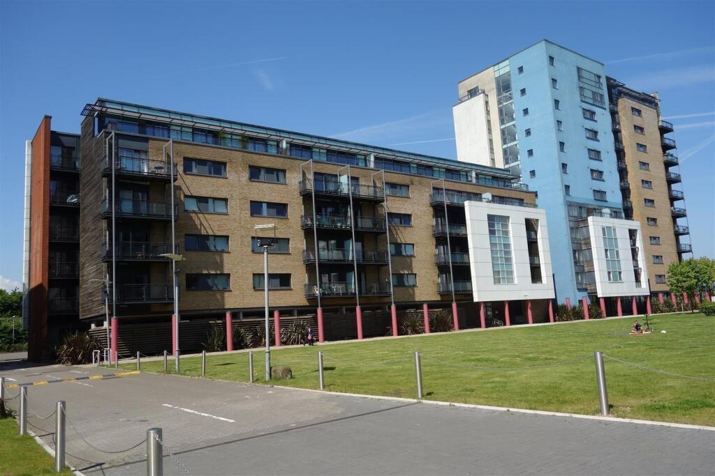 Ferry Court, Cardiff photo 2