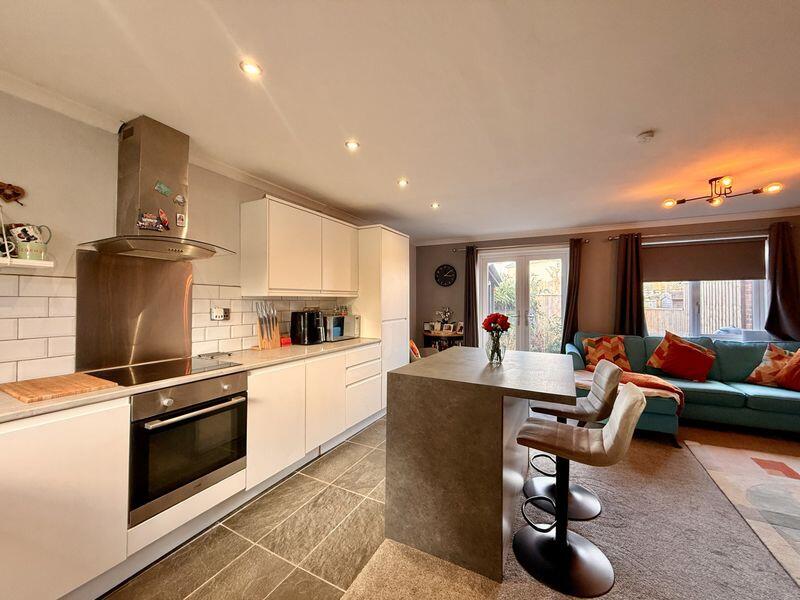 Carroll Road, Plymouth Ideal first-time buy: modern 2-bed home with sunny enclosed garden. - View 6