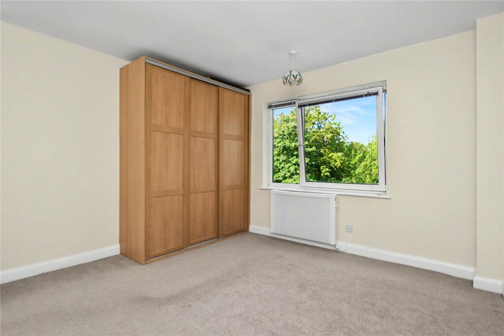 Apartment in Leeds, Park Villas, Roundhay - View 5