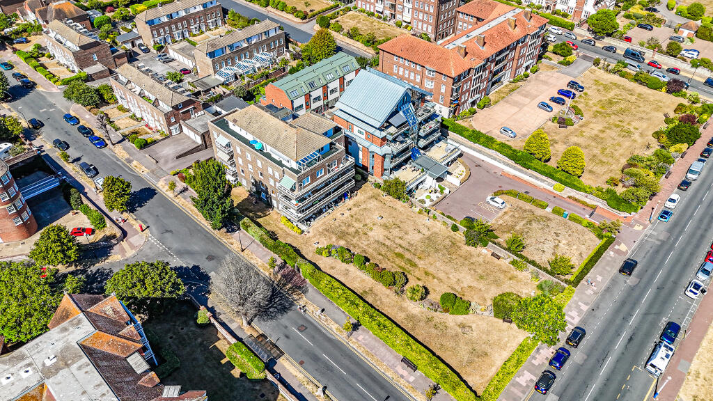 Apartment in Eastbourne, Meads - View 4