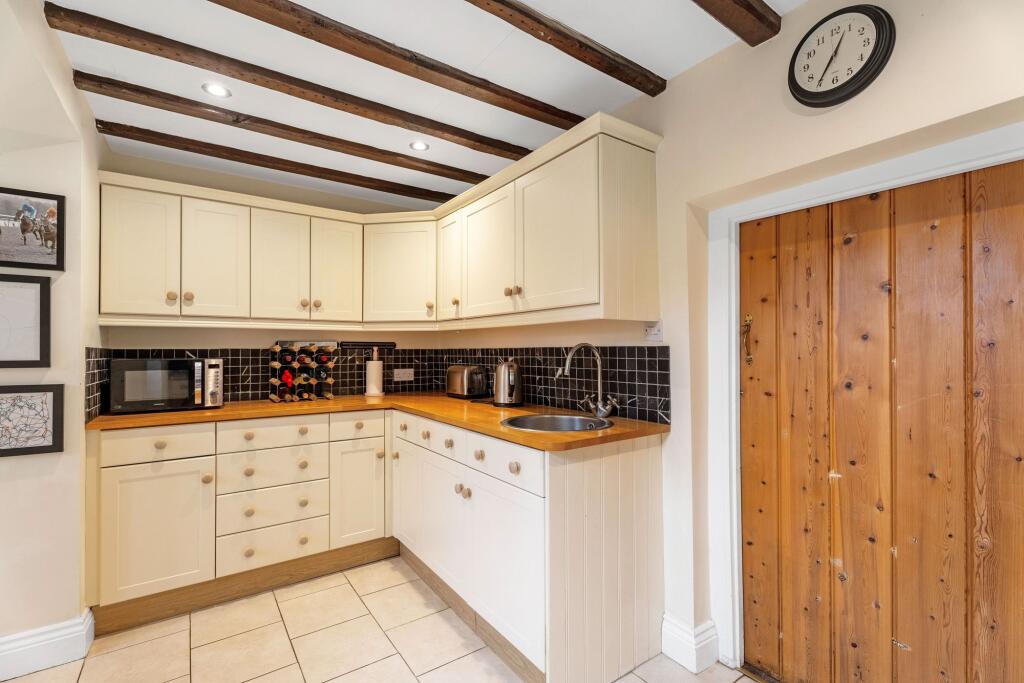 House in West Oxfordshire, Milton-under-Wychwood - More