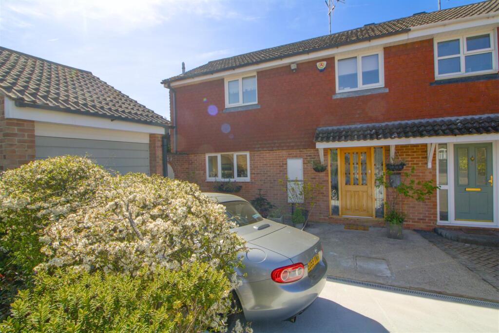 Main image of property: Wethersfield Close, Rayleigh