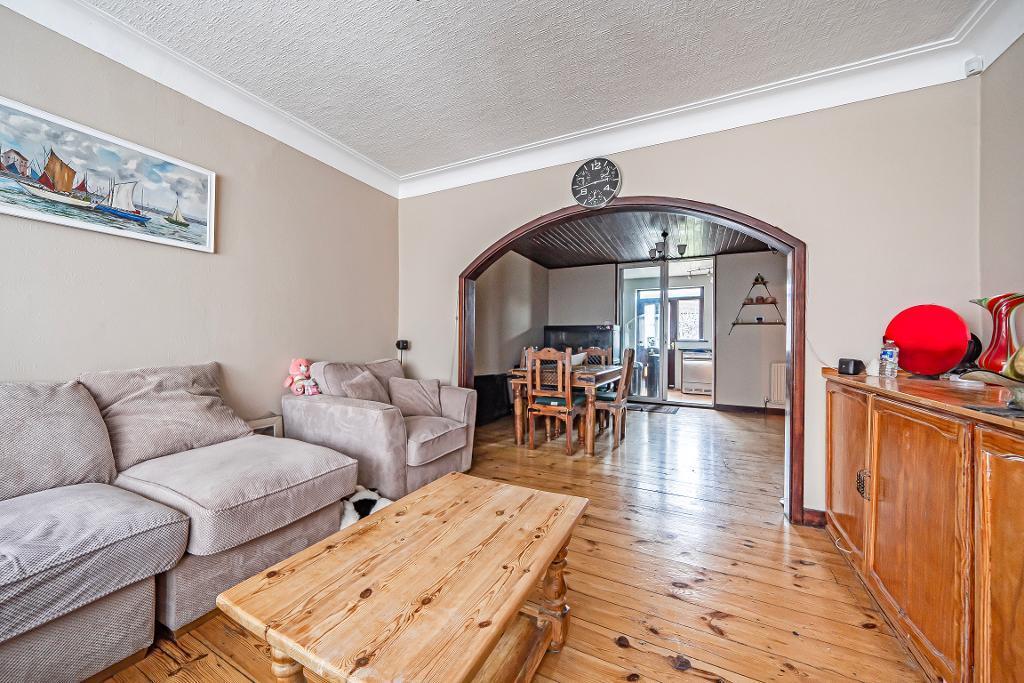 Dorchester Avenue, Palmers Green, Enfield, London, N13 5DX - View 2