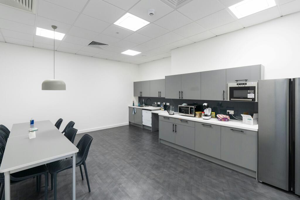 DC1 Everest Logistics Park Croydon 036.jpg