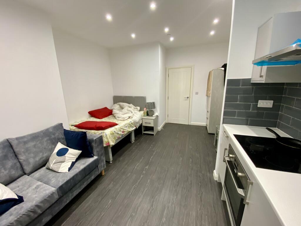 East Parade, Bradford, West Yorkshire, BD1 - View 4