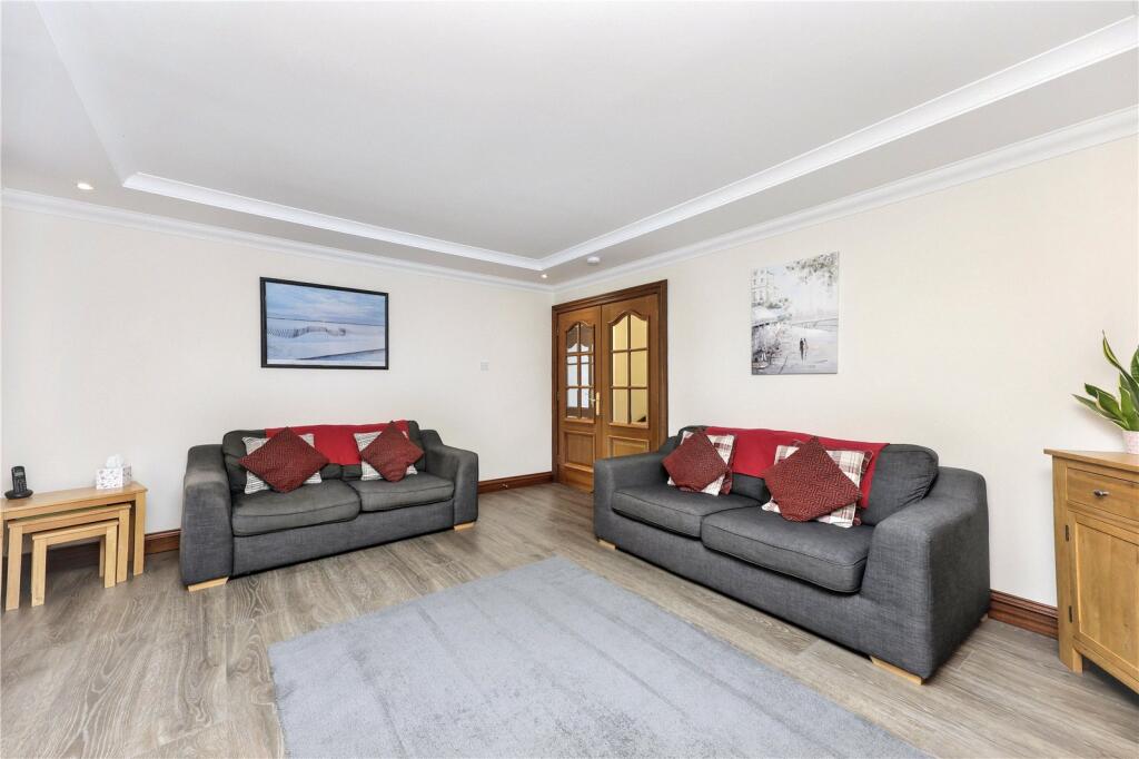 House in Glenrothes, Auchmuty - More