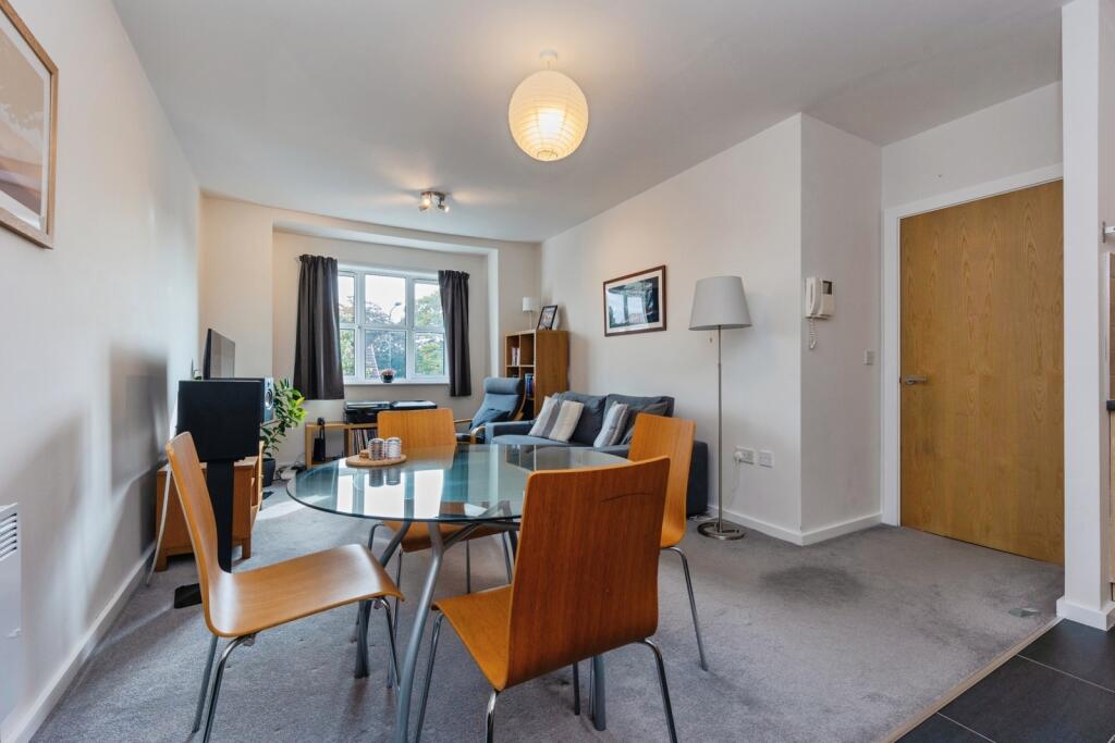 Apartment in Trafford, Greater Manchester - View 3