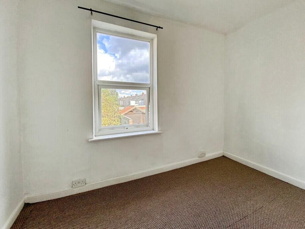 House in Lincoln - View 5