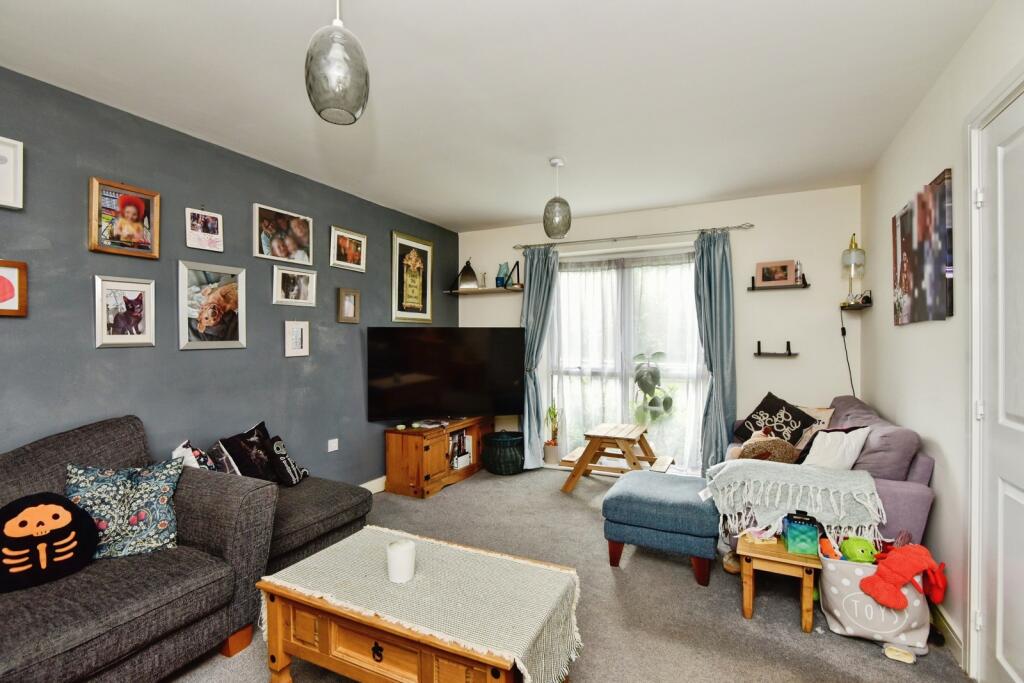 Shetland Drive, NEWCASTLE, Staffordshire, ST5 photo 2