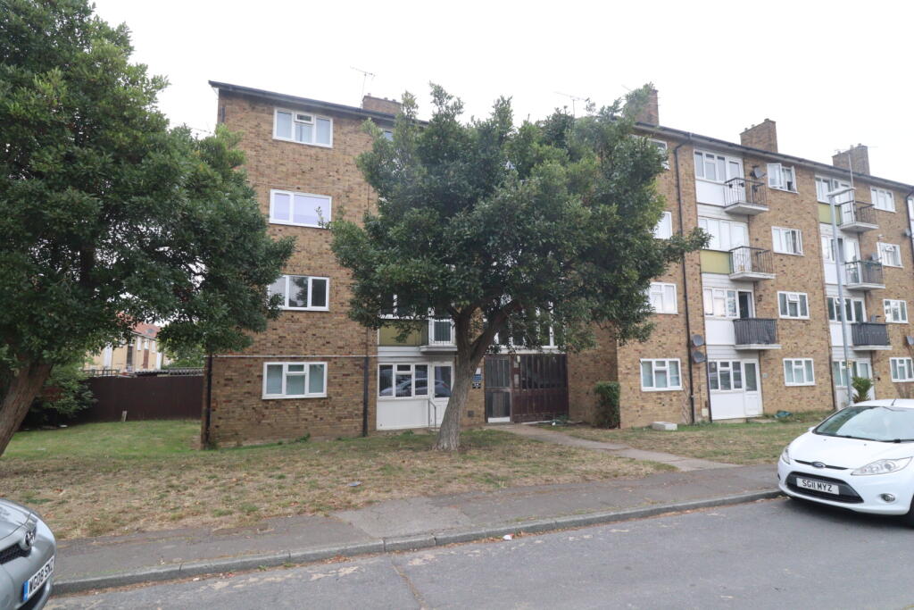 2-bed flat on Wickhay, Basildon, Essex, SS15, £190,000