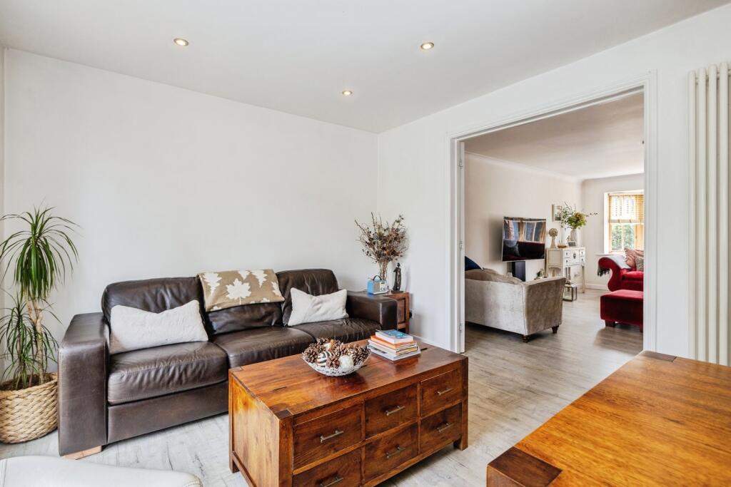 House in Lincoln - View 4
