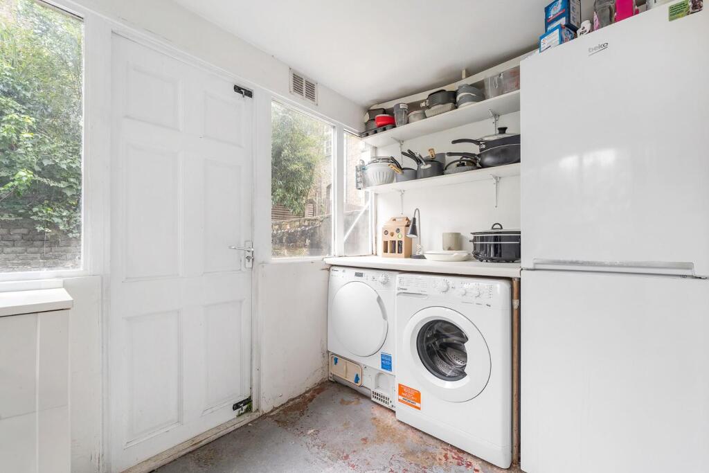 House in London, Stockwell - More
