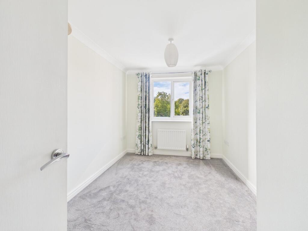 Apartment in Slough - View 5