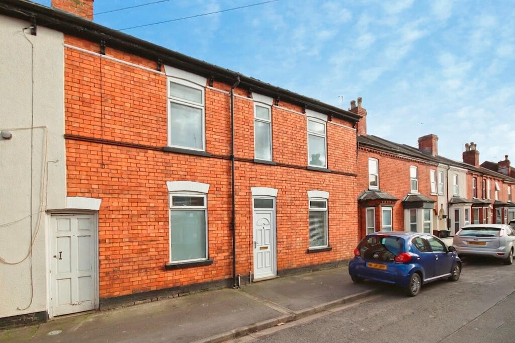 3-bed terraced on Nelthorpe Street, Lincoln, £155,000